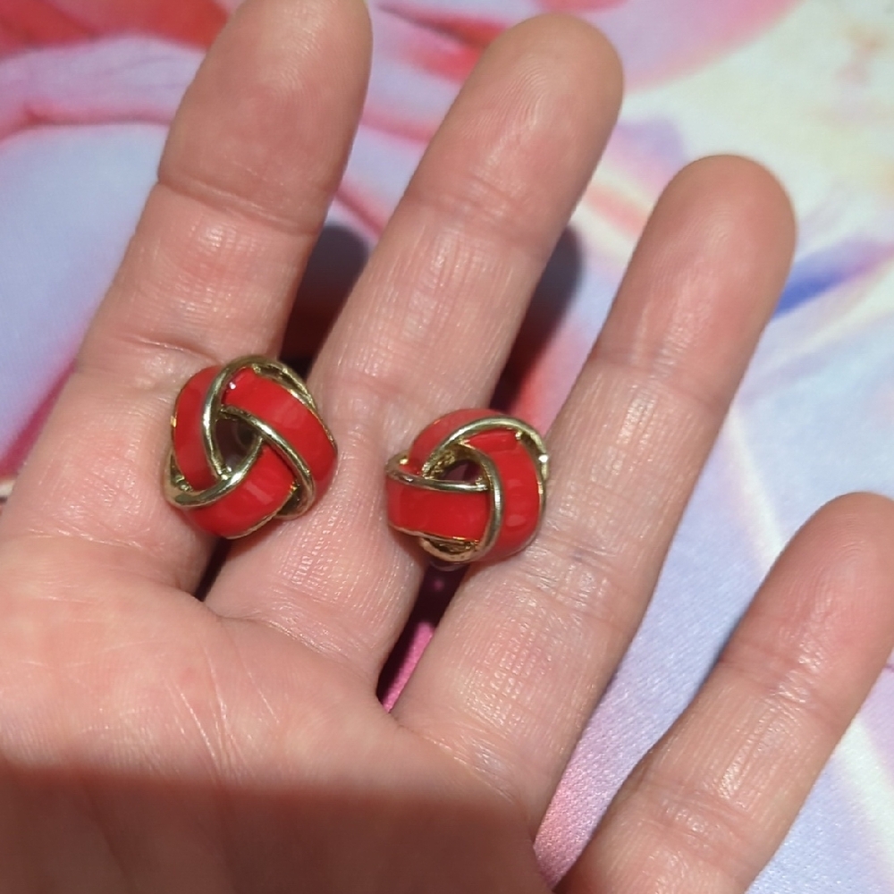 Elegant Red and Gold Knot Vintage Earrings - Picture 6 of 8